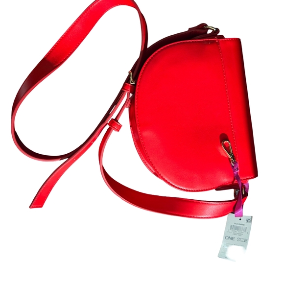 On 34th Red purse - Picture 2 of 9